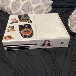 Xbox one comes with power supply 2 controllers 2k21